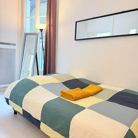 Charming With Private Garden In Cadix Appartement Paris